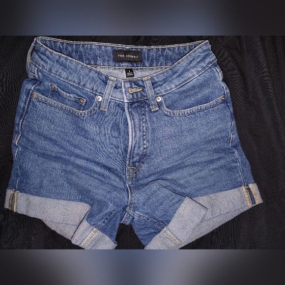 Blue Denim Shorts By Free Assembly S Super Cute - Picture 1 of 12